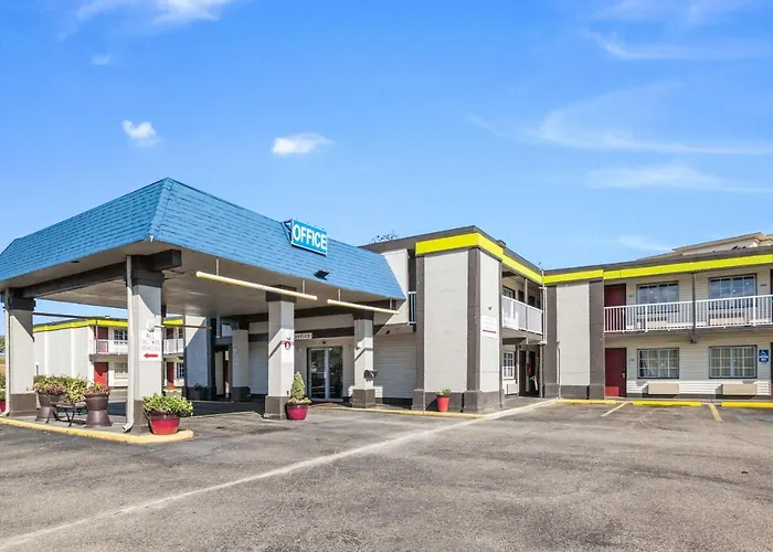 Econo Lodge Inn&Suites