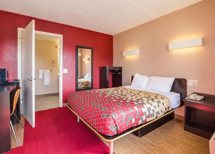 Econo Lodge Inn&Suites