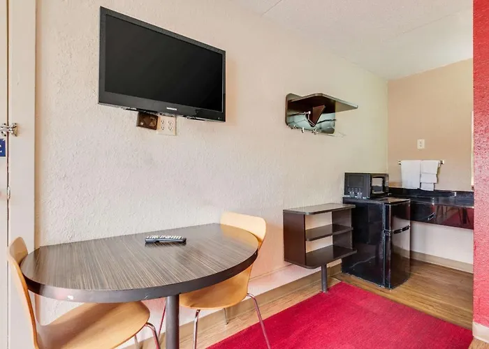 Econo Lodge Inn&Suites