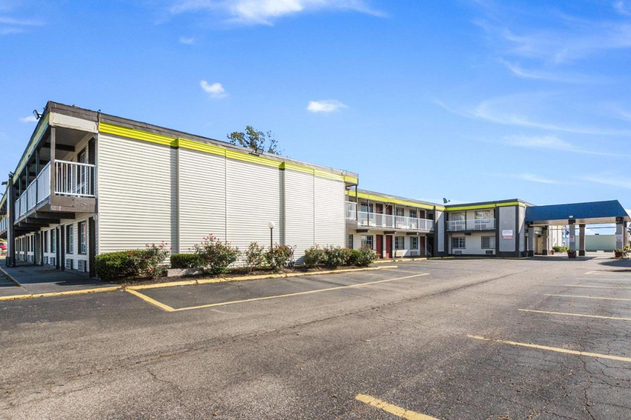 Econo Inn&suites Hotel 2*